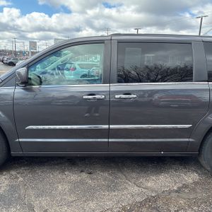 CHRYSLER TOWN AND COUNTRY TOURING - 4