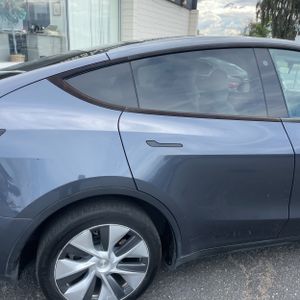 TESLA MODEL Y LONG RANGE - 9
