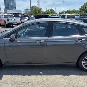 FORD FUSION SE - 4