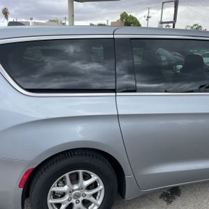 CHRYSLER VOYAGER LX - 9