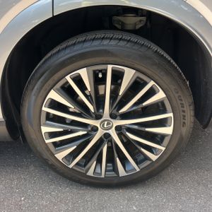 صورة 18 لـ 2025 Lexus RX 350 PREMIUM+
