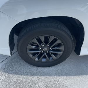 صورة مصغرة 17 لـ 2022 Lexus GX 460 BASE