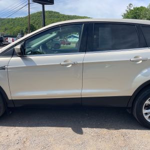 FORD ESCAPE SE - 4