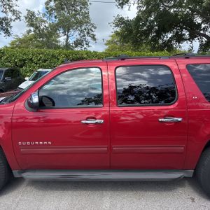 CHEVROLET SUBURBAN LT - 4