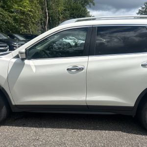 2017 Nissan ROGUE SV — фото 4