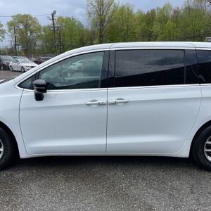 CHRYSLER PACIFICA TOURING L - 4