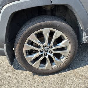 2020 Toyota RAV4 XLE PREMIUM — фото 19