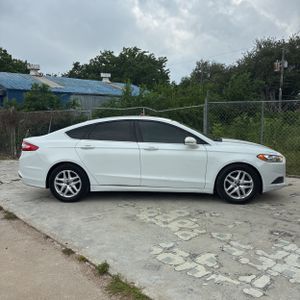 FORD FUSION SE - 10