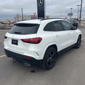 MERCEDES-BENZ GLA - 8