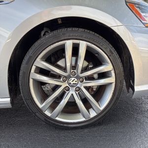 2018 Volkswagen PASSAT 2.0T R-LINE — миниатюра 20