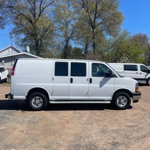 CHEVROLET EXPRESS 2500 - 10