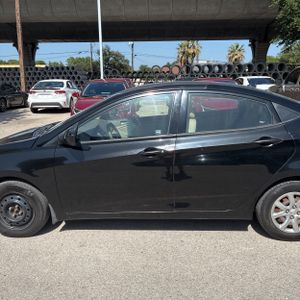 2012 Hyundai ACCENT GLS photo 4