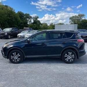 صورة 3 لـ 2017 Toyota RAV4 LE
