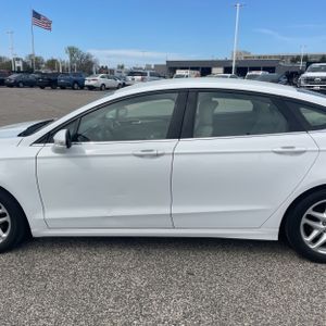 FORD FUSION SE - 4