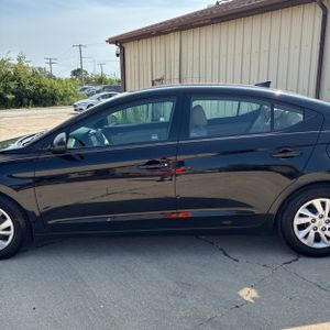 2018 Hyundai ELANTRA SE photo 4