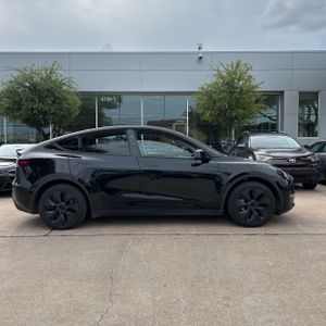 TESLA MODEL Y LONG RANGE - 10
