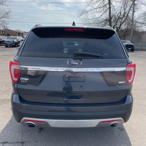 FORD EXPLORER XLT - 7