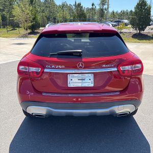 MERCEDES-BENZ GLA - 7