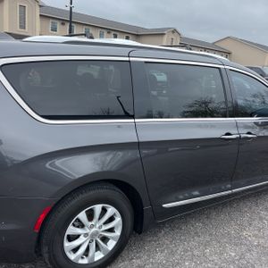 CHRYSLER PACIFICA TOURING L - 9