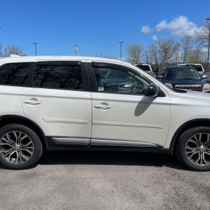 MITSUBISHI OUTLANDER ES - 10