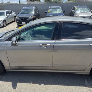FORD FUSION SE - 4