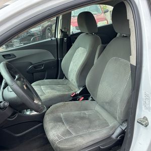 2015 Chevrolet SONIC LS — миниатюра 32