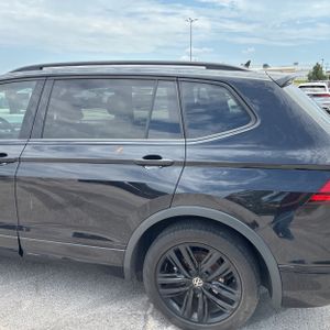 صورة 6 لـ 2022 Volkswagen TIGUAN SE R-LINE BLACK