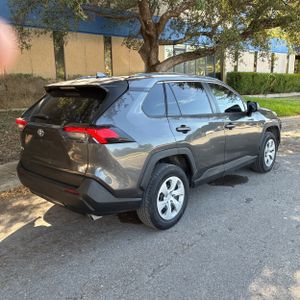 2021 Toyota RAV4 LE 照片 8