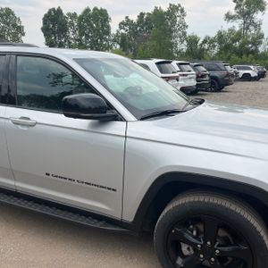 2024 JEEP GRAND CHEROKEE LIMITED — миниатюра 13
