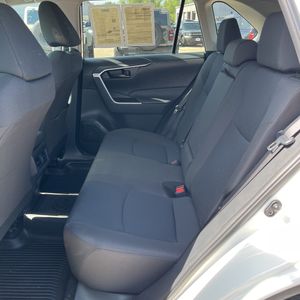 صورة مصغرة 34 لـ 2024 Toyota RAV4 LE