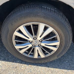 2019 Nissan PATHFINDER SL — миниатюра 18