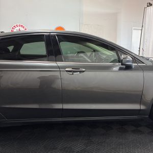 FORD FUSION SE - 10