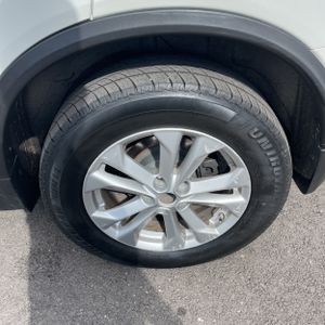 2016 Nissan ROGUE SV — миниатюра 18