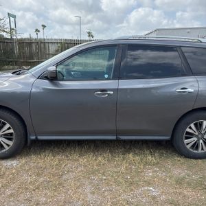 2017 Nissan PATHFINDER S — фото 4