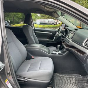صورة 26 لـ 2014 Toyota HIGHLANDER LE