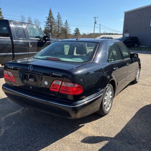MERCEDES-BENZ E-CLASS - 6