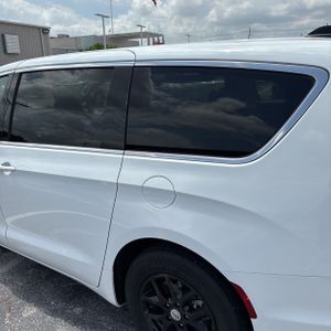 CHRYSLER PACIFICA TOURING L - 6