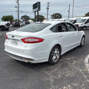 FORD FUSION SE - 8