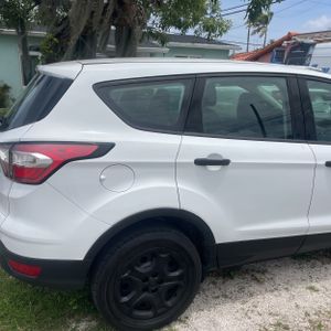 FORD ESCAPE S - 9