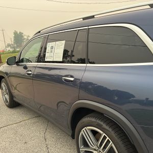 2025 Mercedes-BENZ GLS photo 6