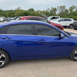 HYUNDAI ELANTRA HYBRID LIMITED - 10