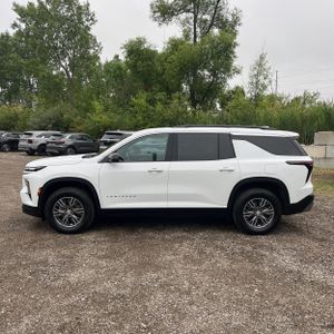 2025 Chevrolet TRAVERSE LT 照片 3