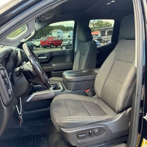 2020 Chevrolet SILVERADO 1500 RST 照片 32