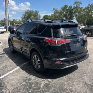 صورة 5 لـ 2016 Toyota RAV4 HYBRID XLE