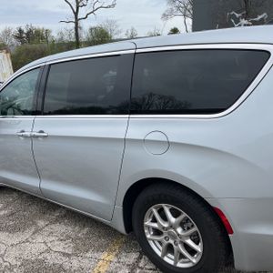 CHRYSLER PACIFICA TOURING L - 6