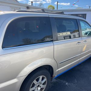 CHRYSLER TOWN & COUNTRY TOURING - 8