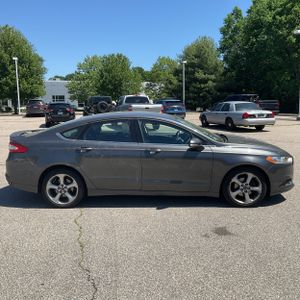 FORD FUSION SE - 10