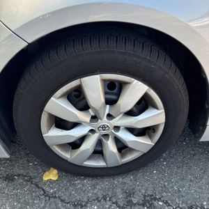 2021 Toyota COROLLA LE thumbnail 17