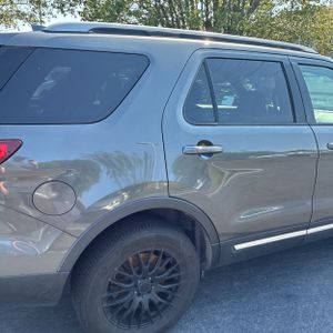 2017 FORD EXPLORER XLT photo 9