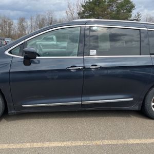 CHRYSLER PACIFICA TOURING L - 4